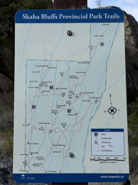 Trail juntion and map for Skaha Bluffs.